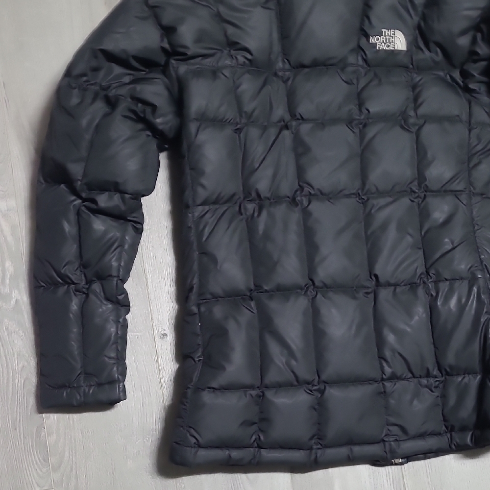 The North Face Women's Dark Puffer Jacket - Picture 12 of 16